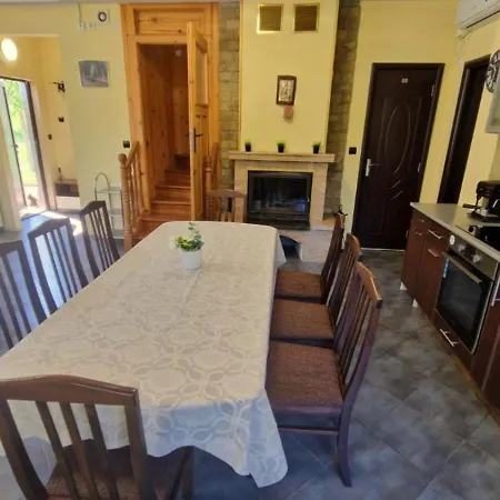 тепавица - Pool & Coworking Tatil Evi Tryavna