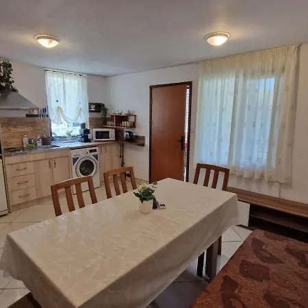 тепавица - Pool & Coworking Tatil Evi Tryavna